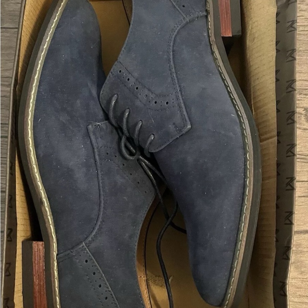 Elegant Blue Suede Oxfords with Contrasting Sole